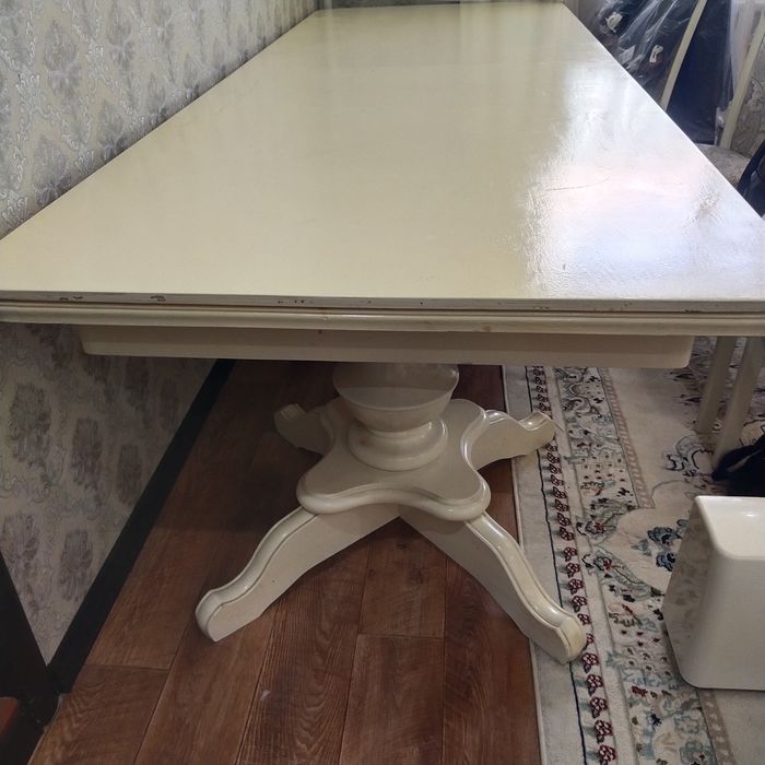 Продам стол для гостин