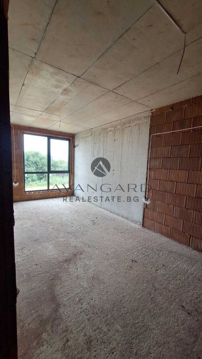 Продава се Двустаен апартамент в Пловдив, Остромила - 73 кв.м за 1146 €/кв.м - Снимка #1