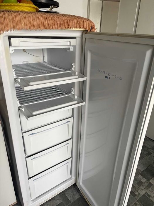 Фризер Нео с 6 чекмеджета топ състояние