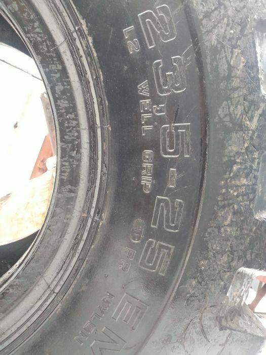 Шина 23.5 - 25 на погрузщик.