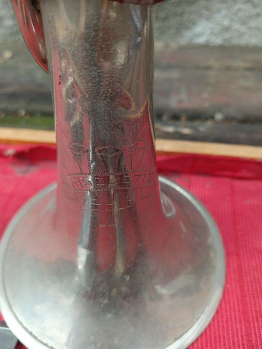 Продавам сигнална военна тръба