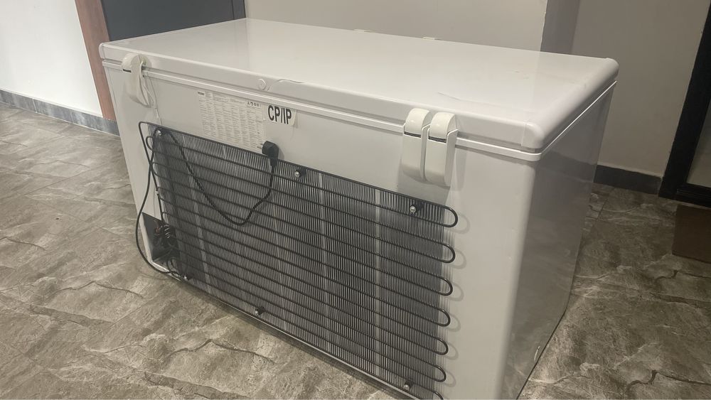 Морозильник ползовались 1 мес как новый работает отл