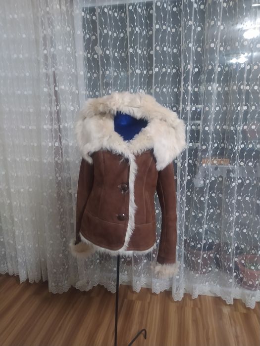 Продается дублёнка с натуральный мехом.