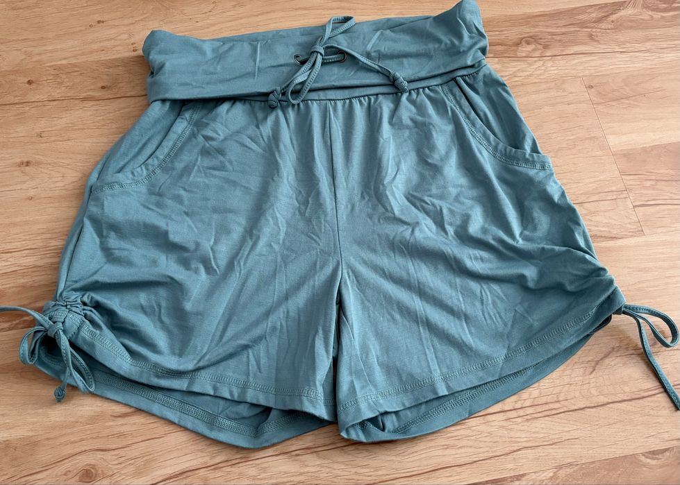 Bonprix pantaloni scurti dama ,40-42