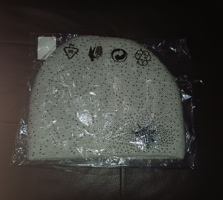 Нова вълнена шапка с орнамент