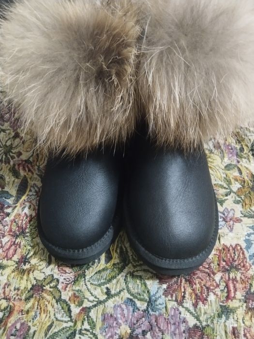 Новые угги с натуральным  мехом