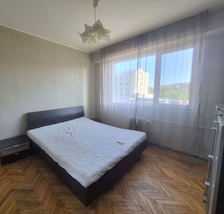 Продава се 2-ст. апартамент в саниран блок в жк. Димова махала, гр. Перник
