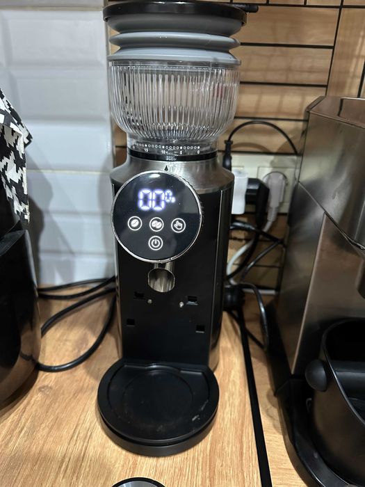 Продам кофемолку (2 недели в эксплутации была)