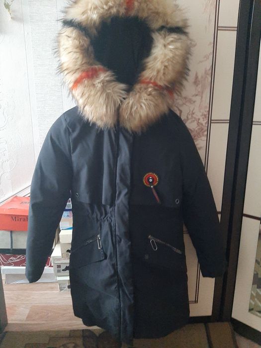 Продам  куртку на девочку  подроска