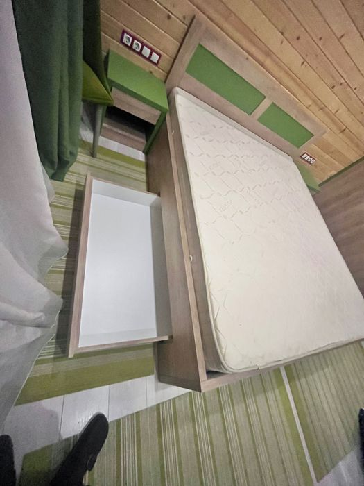 Vând pat matrimonial 2x1,8m