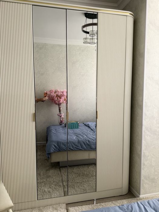 Mebel va chinni sotiladi