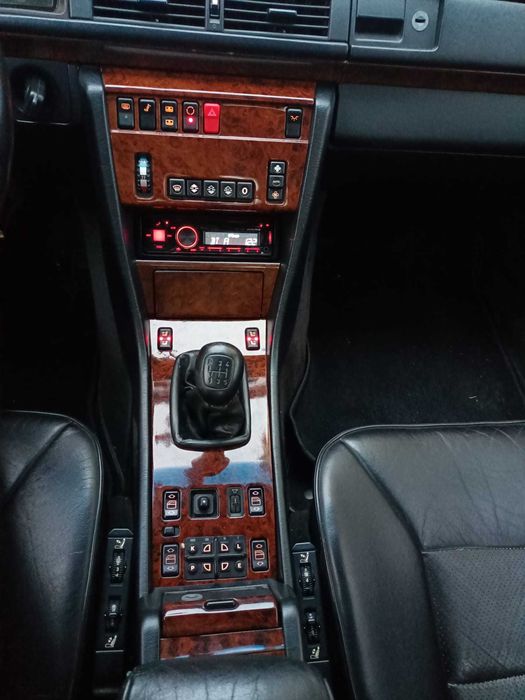 Mercedes-Benz W124 E300 v24 Getrag UNIC