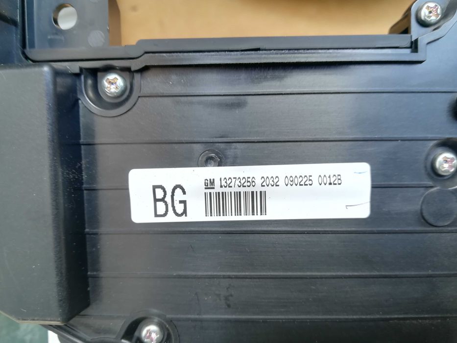 Opel Insignia Опел Инсигния cd цд сд дисплей  задни колонки тон колони