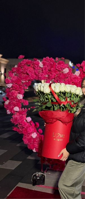 Цветы 101 белых роз буква «А»