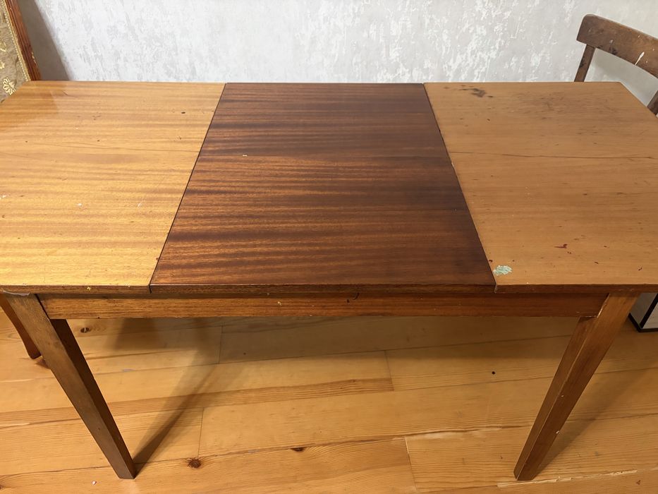 Продаю стол гостиный