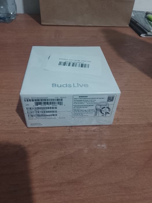 Продам наушник BUDS LIVE