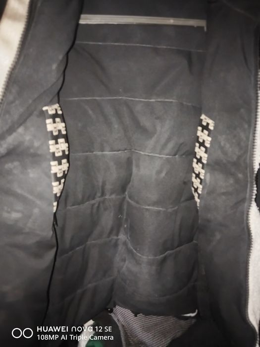 Продам зимнюю куртку на девочку.