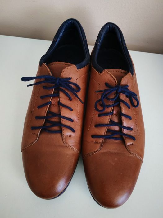 Pantofi mărimea 40  din piele naturala de culoare maro interior 28 cm