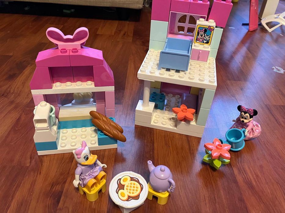 LEGO DUPLO Disney Minnie's House and Café 10942