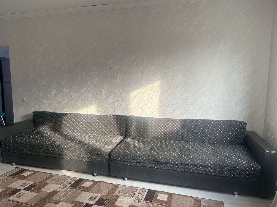 Біріккен үлкен диван