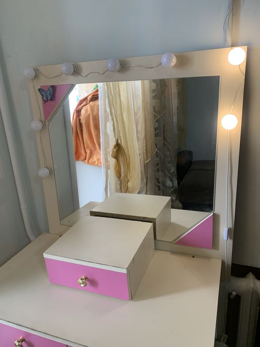 Продаётся стол для девочки