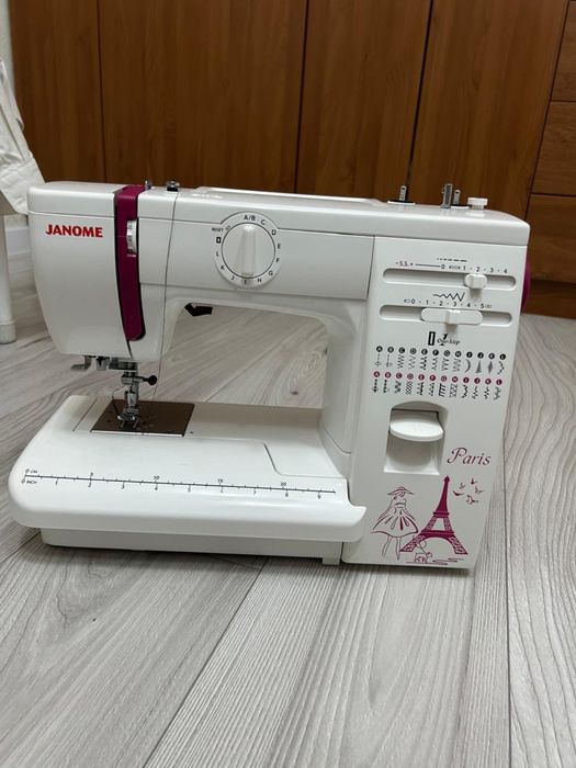 Продам швейную машинку