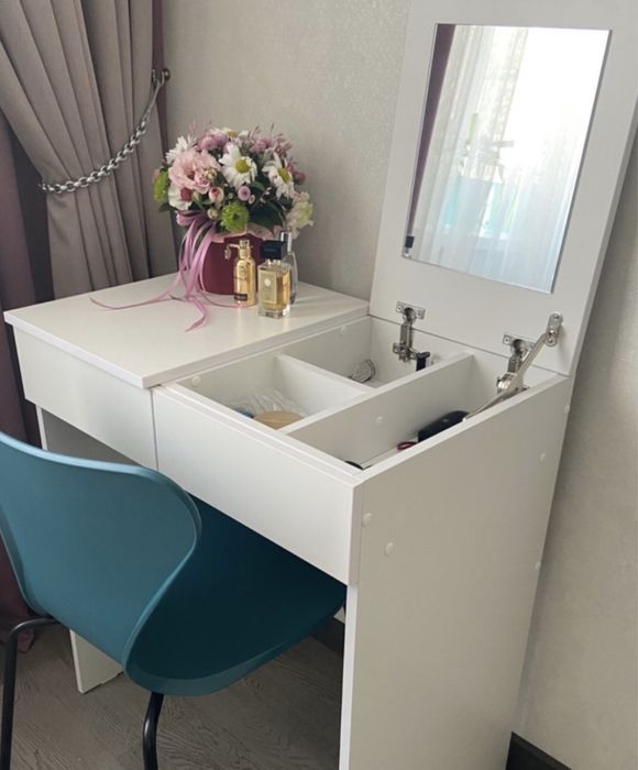 Туалетный столик 42x70x77 см, встроенное зеркало