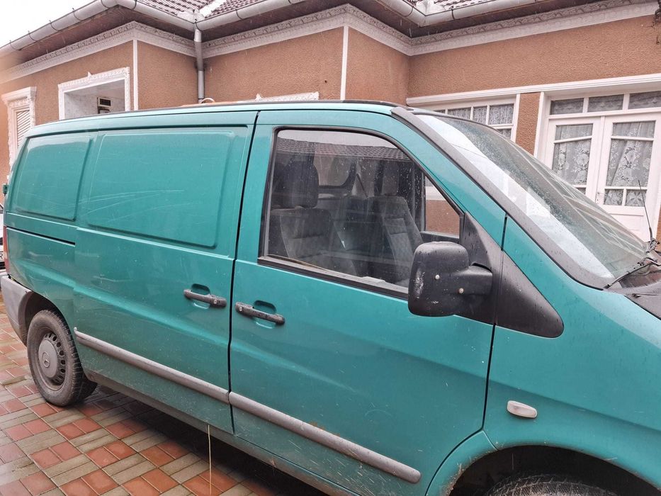 Vând Mercedes vito