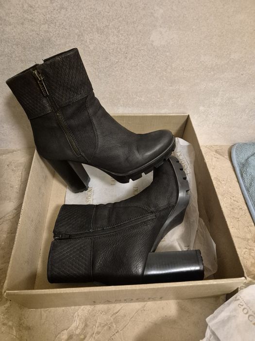 Pantofi cu toc Botine model deosebit