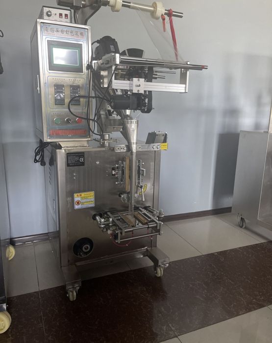 Vertikal avtomat qadoqlash uskunasi 100gr upakopka aparat suv upakobka