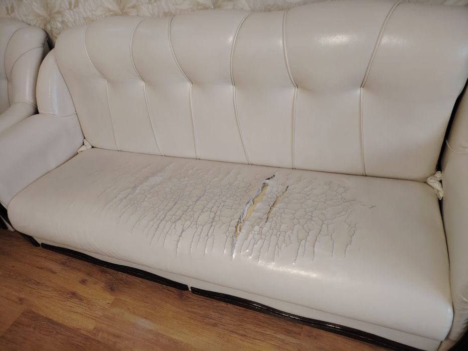 Продается диван два кресла