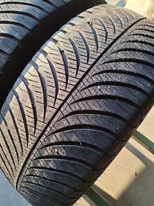 2 Anvelope All season 215 50 r17 Goodyear
