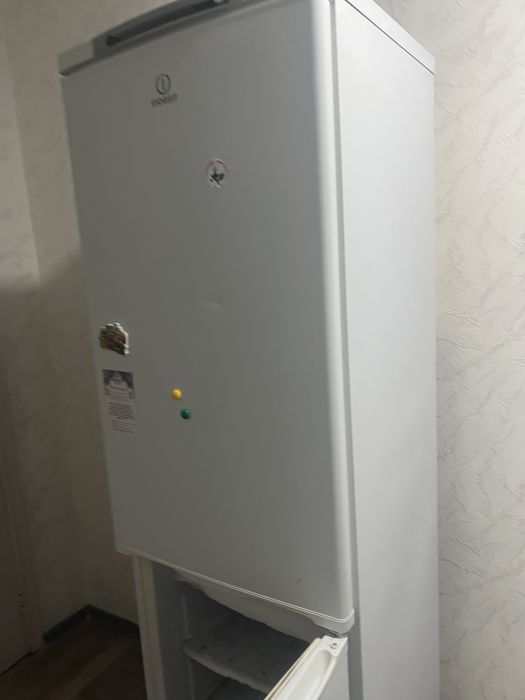 Холодильник большой хороший