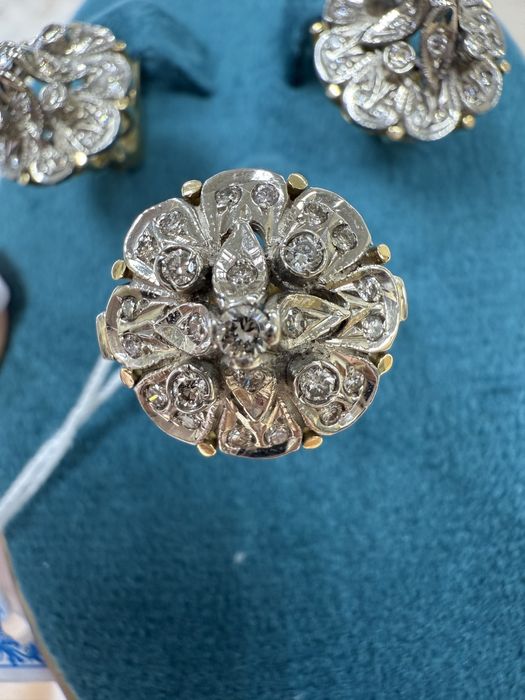 Золотой комплект с бриллиантами