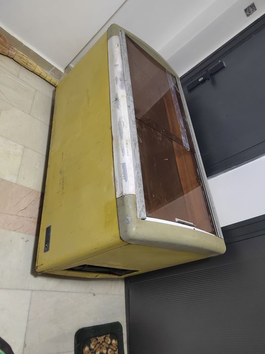 продам или поменяю на поменьше морозилку