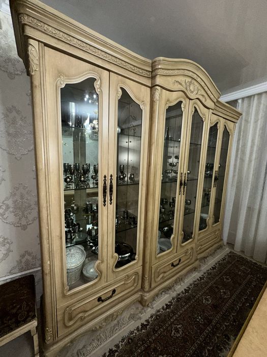 Шкаф витрина