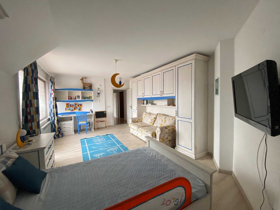 Продава се Многостаен апартамент в Разлог - 222 кв.м за 811 €/кв.м - Снимка #17