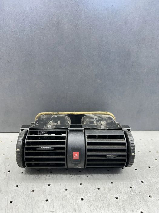 Grila ventilatie bord centru 90560344 Opel Astra