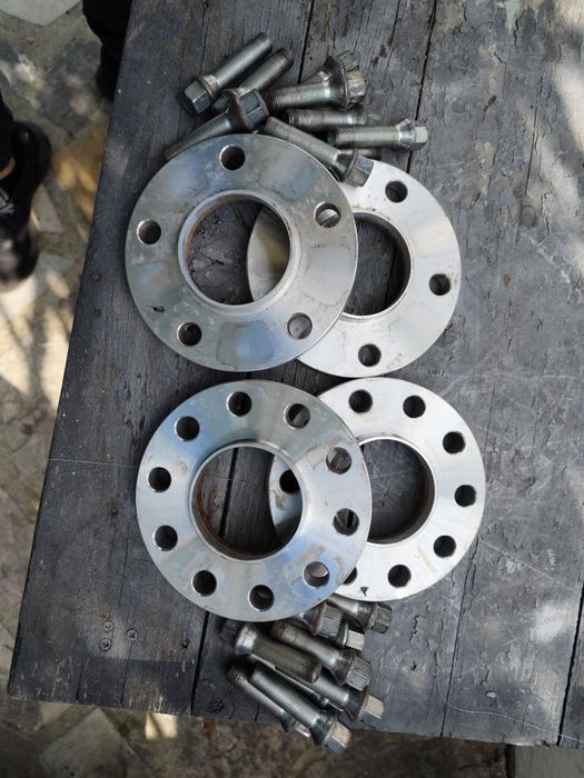 Продавам фланци за BMW E60 E90 E46