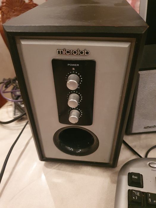 Компьютер с колонкой