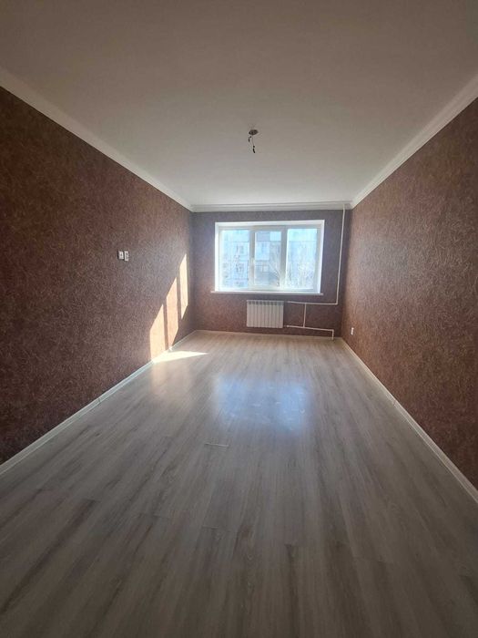 продам трехкомнатную квартиру