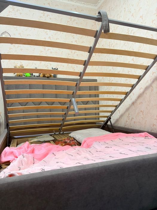 Кровать двуспальная