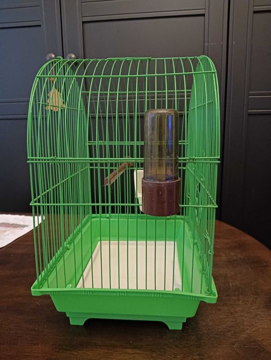 Colivie verde pentru peruși