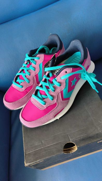 Converse Thunderbolt - 150 lei - NOU - 35.5 si 36