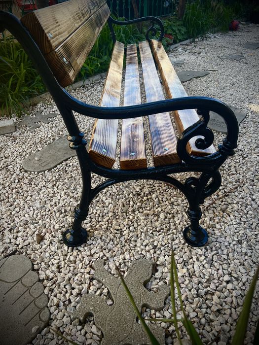 Градинска пейка .    ..