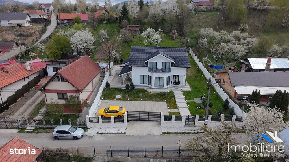 Casa / Pensiune exclusivista - Petrila (Bratianu) | 4 camere cu baie