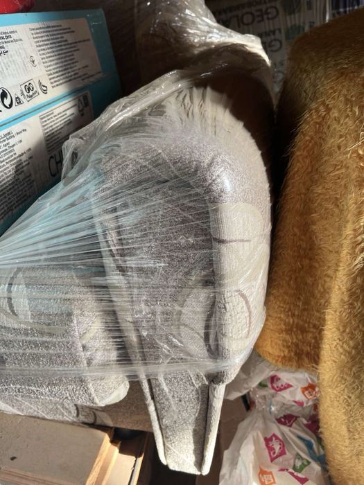 Продавам диван, фолтьойли и табуретки