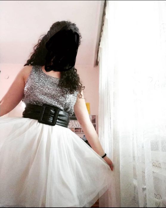 Рокля с тюл и паети - M