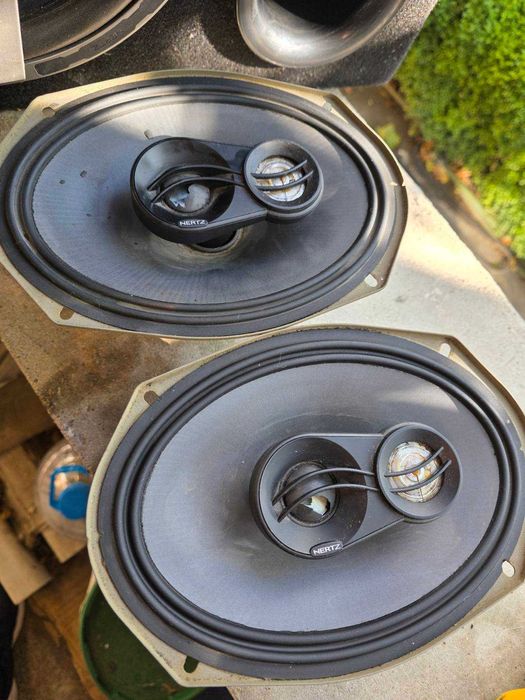 Бас каса за кола Hertz 350W + усилвател + елипси Hertz