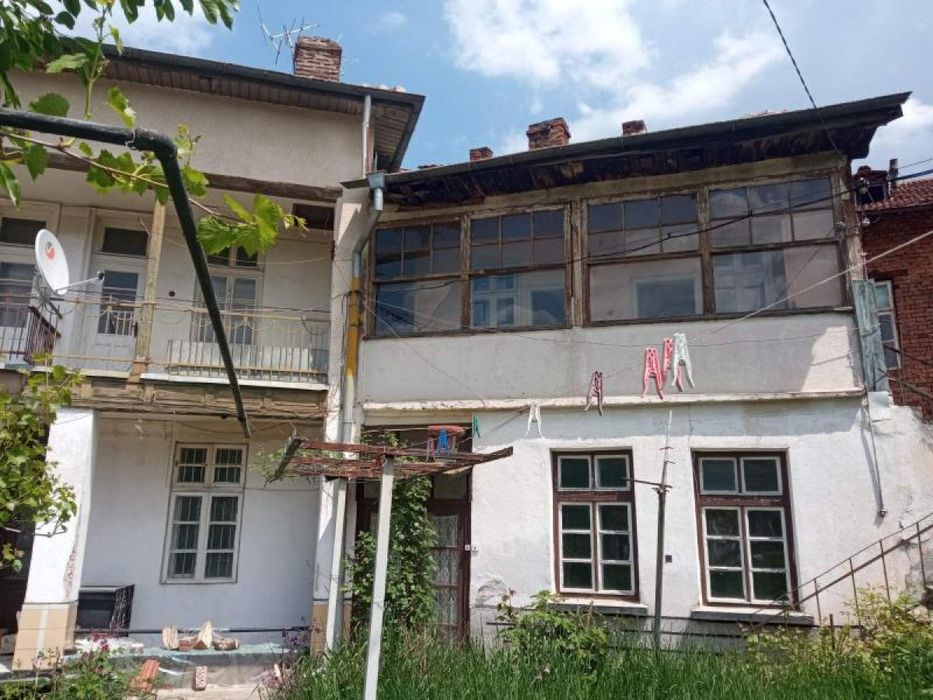 Етаж от къща в гр. Етрополе
